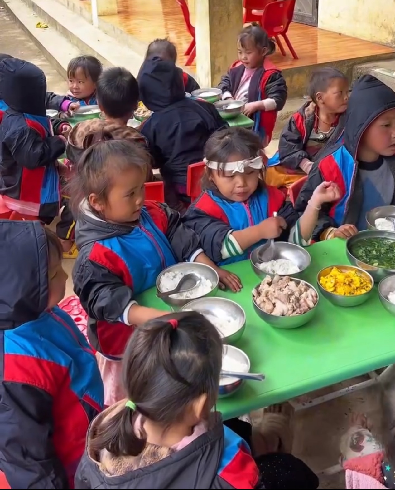 Cuộc thi viết “Lòng tốt quanh ta”: Sứ giả của nụ cười - Ảnh 3.