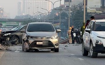 Vụ tai nạn liên hoàn khiến 1 người tử vong trên cầu vượt: - Ảnh 2.
