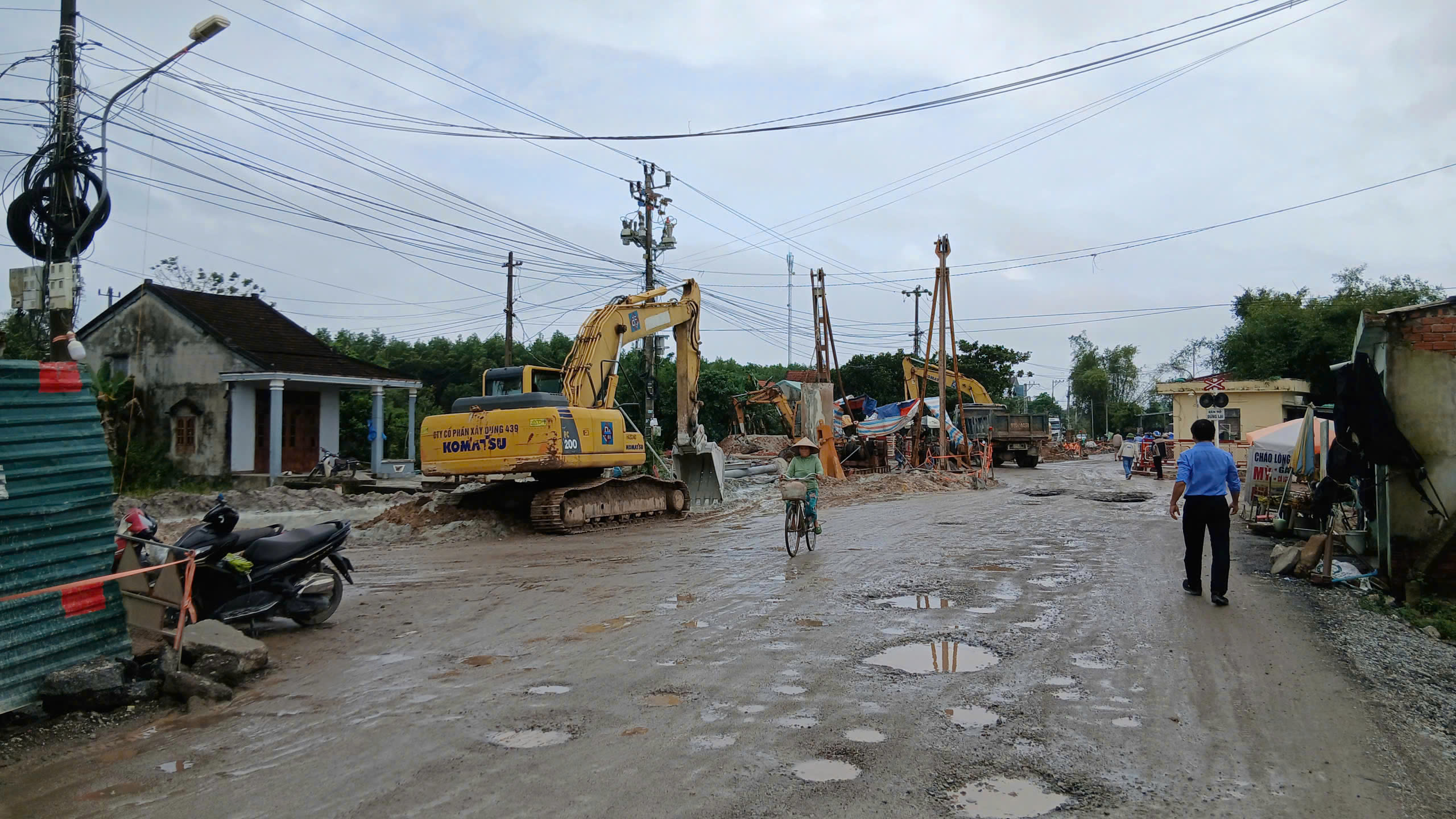Lý do chậm tiến độ dự án Quốc lộ 14E tại Đà Nẵng và giải pháp khắc phục - Ảnh 1.
