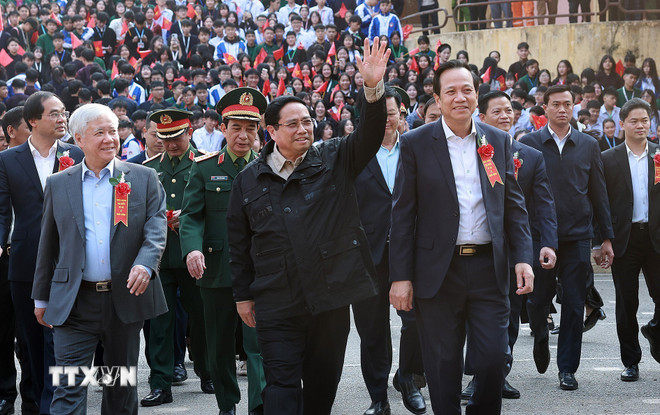 Thủ tướng mong muốn học sinh d&acirc;n tộc thiểu số ấp ủ ước mơ, ho&agrave;i b&atilde;o v&agrave; kh&aacute;t vọng vươn l&ecirc;n - Ảnh 1.