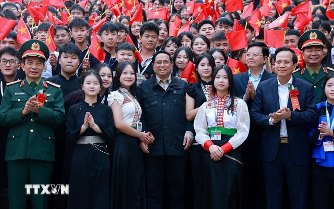 Thủ tướng mong muốn học sinh dân tộc thiểu số ấp ủ ước mơ, hoài bão và khát vọng vươn lên