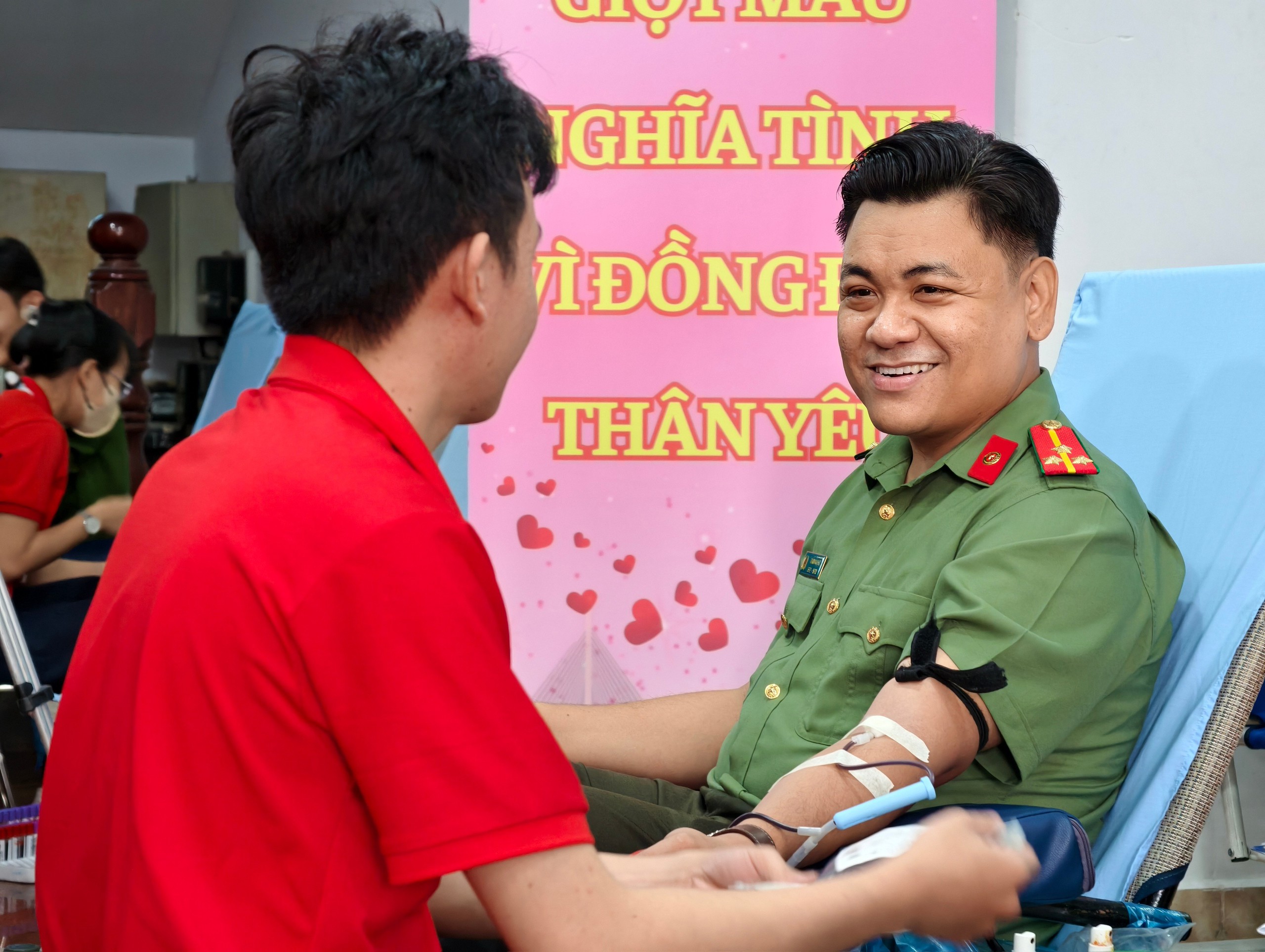 Tinh thần "cho đi" của một đảng viên - Ảnh 1.