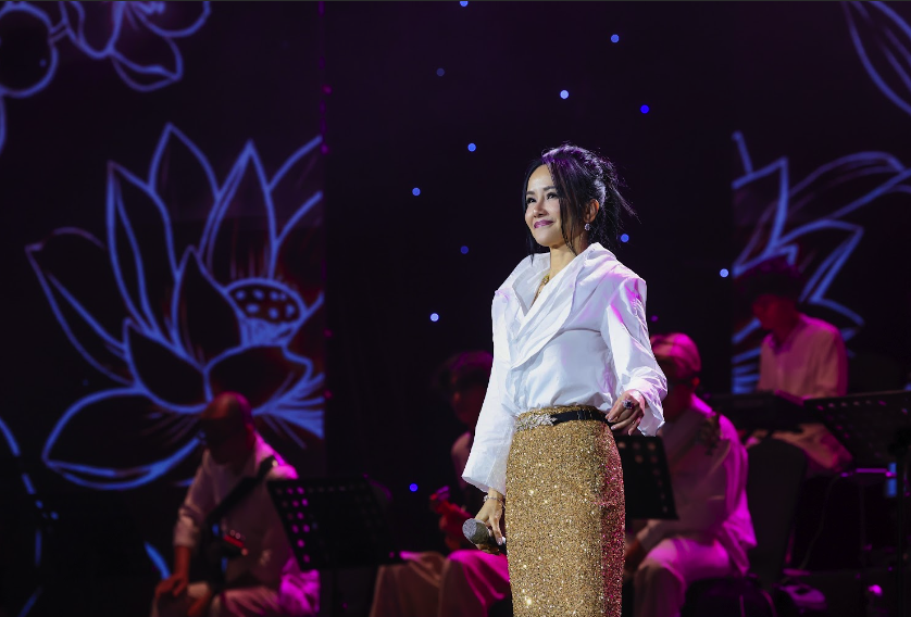 Ngọc Anh thăng hoa, Hồng Nhung nhận tràng pháo tay không ngớt trong concert đầu năm - Ảnh 2.