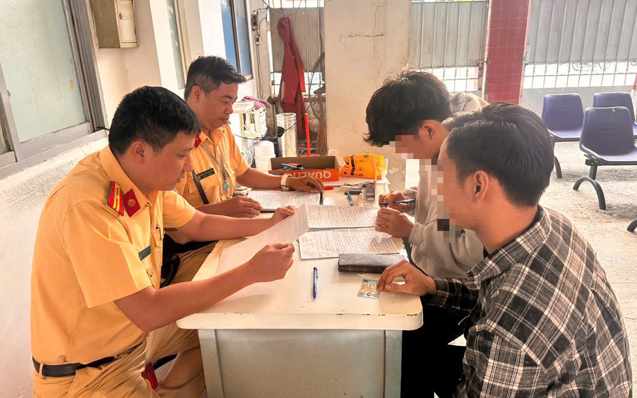 Thông tin mới vụ 2 người giằng co với CSGT TPHCM