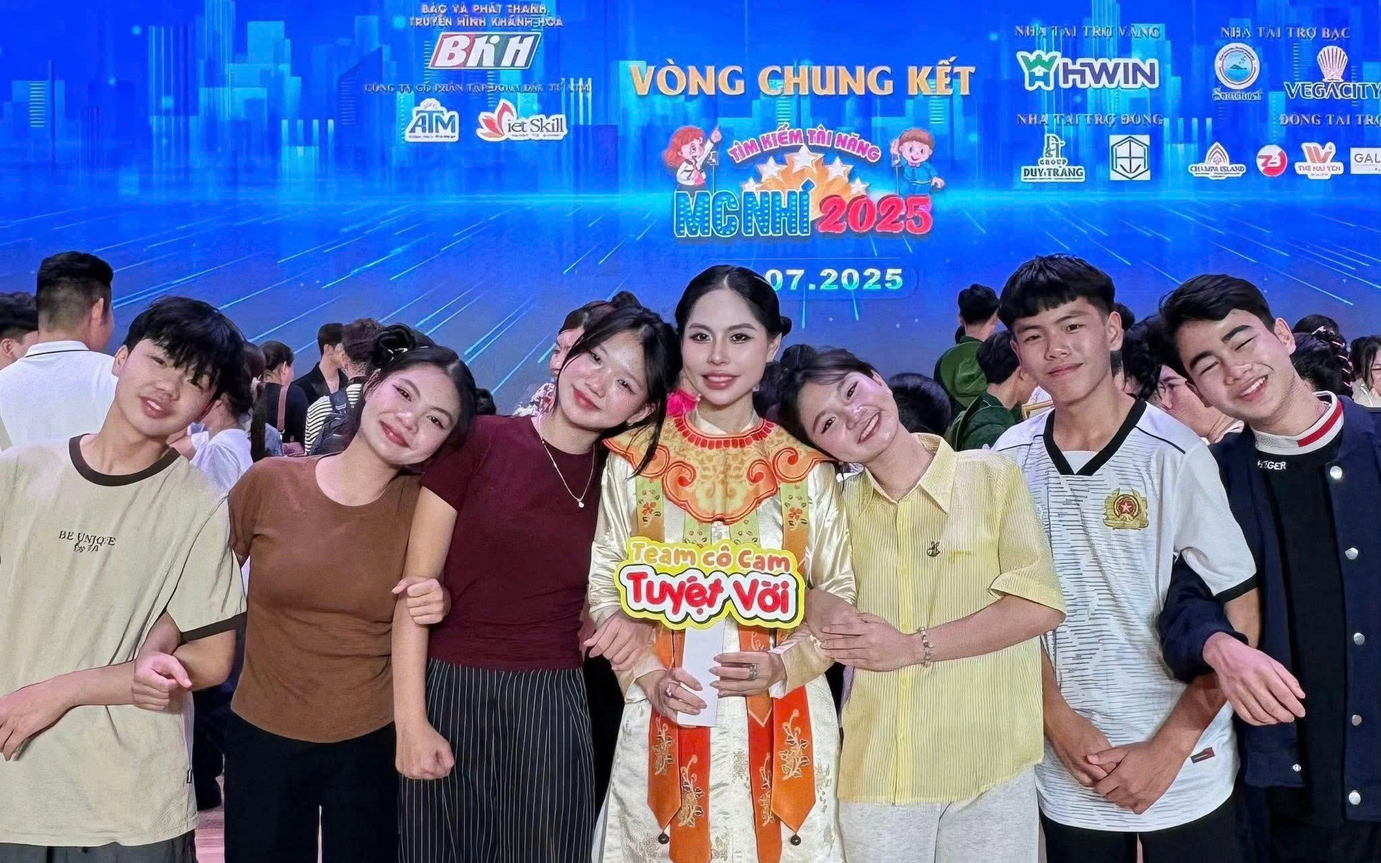 MC Tố Lâm - "Một người thầy truyền cảm hứng" cho học sinh, sinh viên và MC nhí