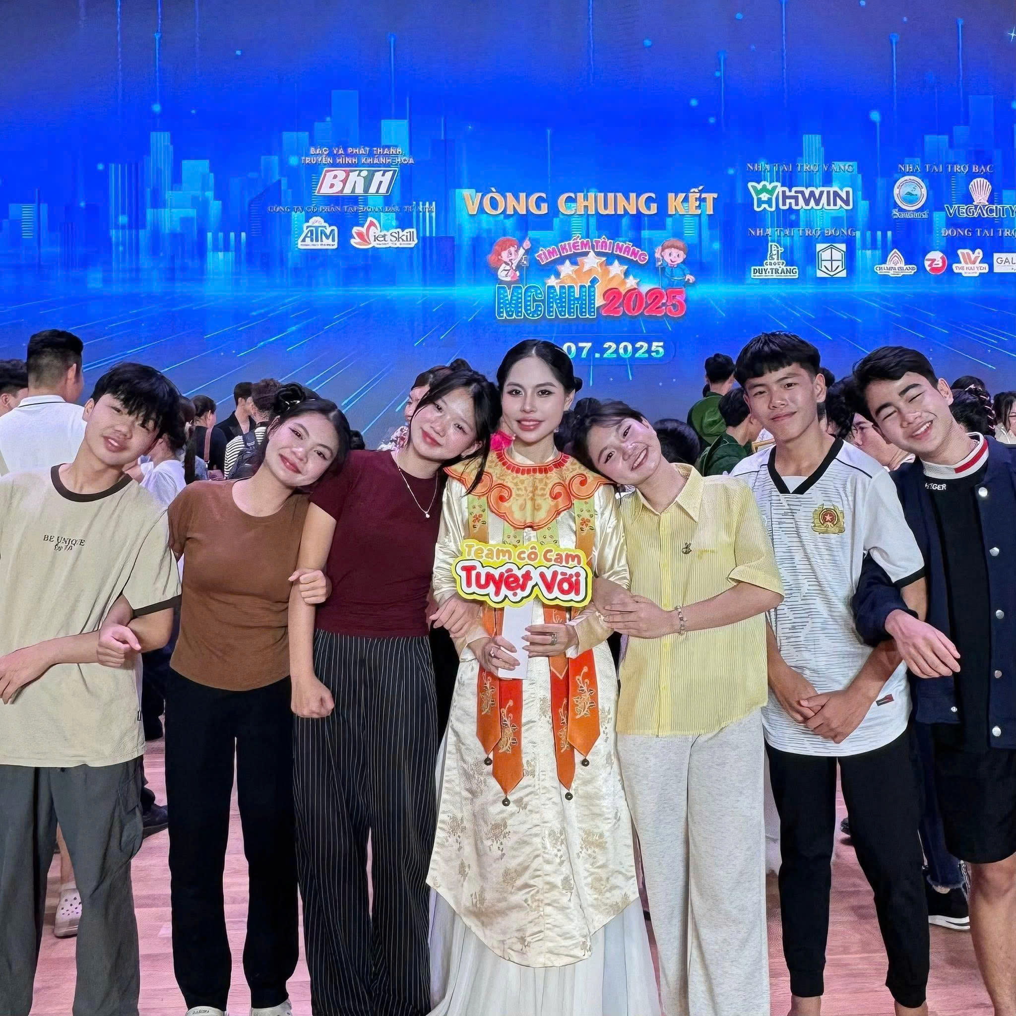 MC Tố L&acirc;m: "Một người thầy truyền cảm hứng" cho học sinh, sinh vi&ecirc;n v&agrave; MC nh&iacute; - Ảnh 1.