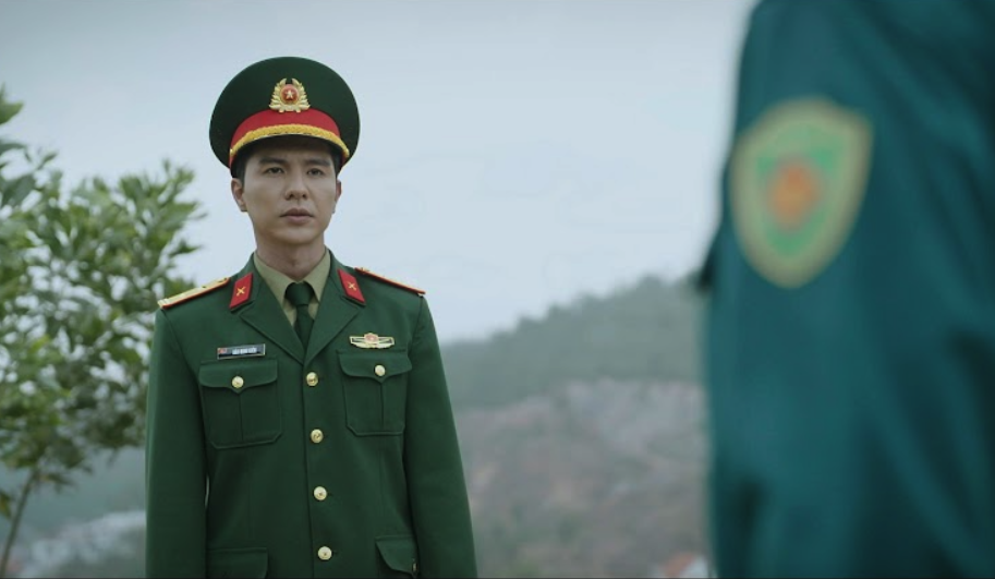Steven Nguyễn nhận nhiều lời khen khi v&agrave;o vai trung t&aacute; qu&acirc;n đội   - Ảnh 4.