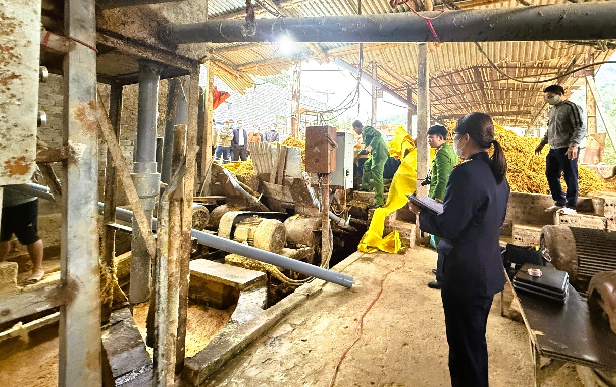 Nữ công nhân rơi vào máy nghiền rác tại xưởng sản xuất giấy - Ảnh 1.