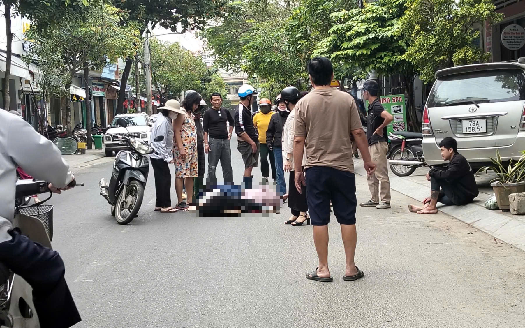 Bắt giữ nghi phạm đâm trọng thương bạn của mẹ