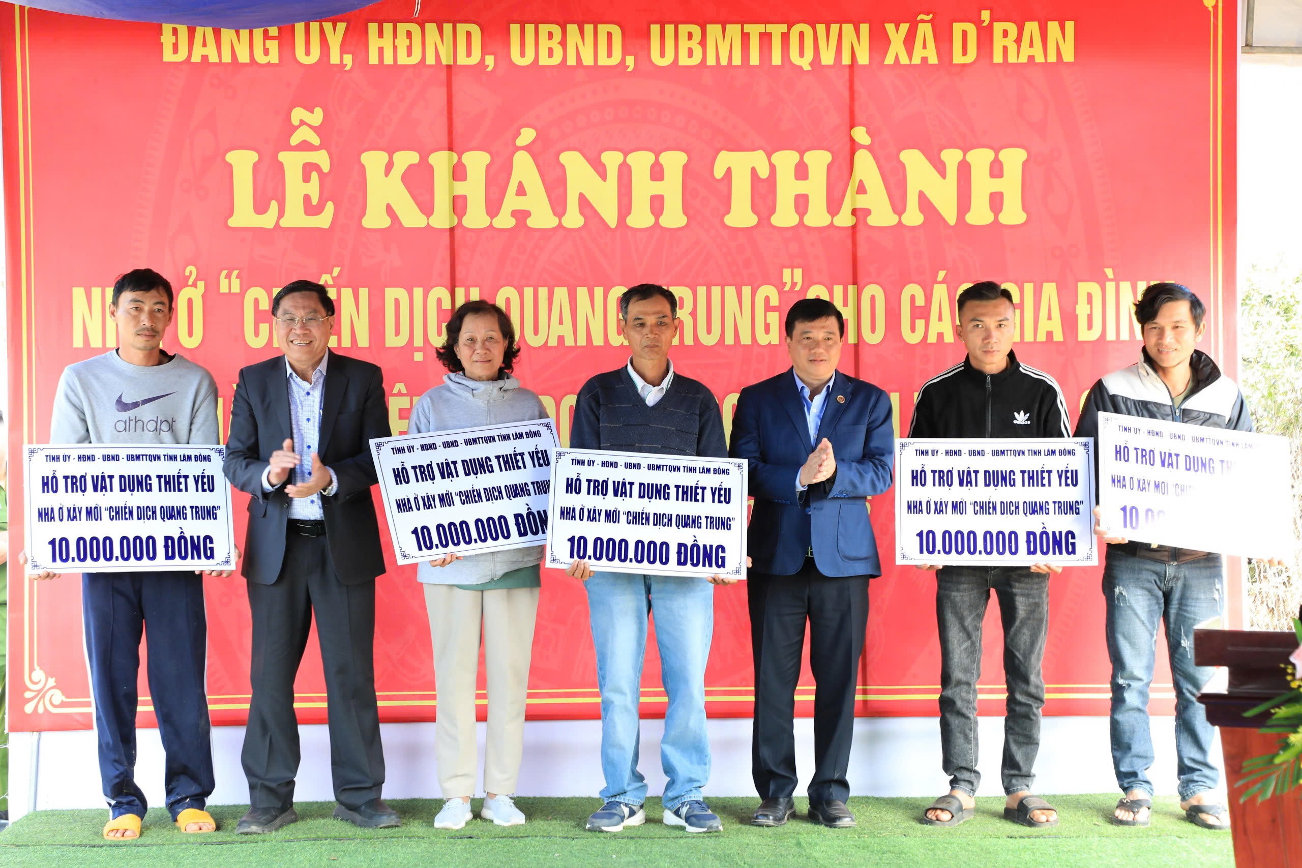 Lâm Đồng bàn giao nhà trong "Chiến dịch Quang Trung" cho người dân - Ảnh 2.