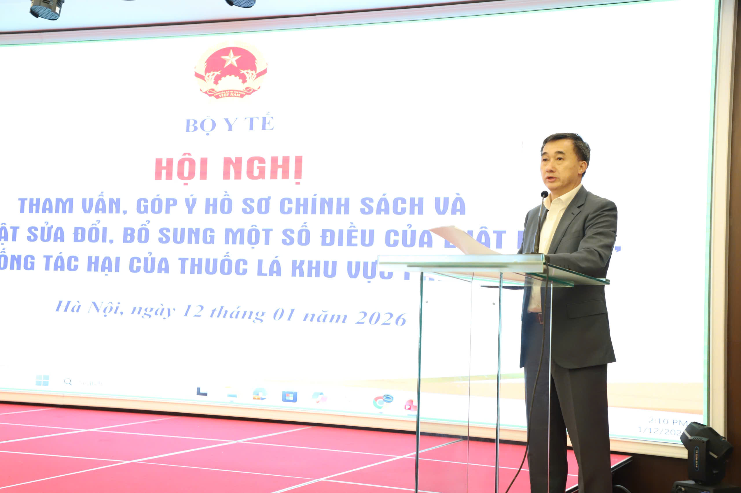Đề xuất &ldquo;phạt nguội&rdquo; người h&uacute;t thuốc l&aacute; tại nơi cấm - Ảnh 1.