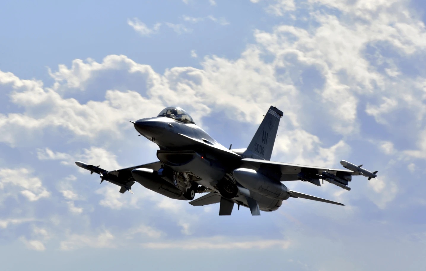 Nga tuy&ecirc;n bố bắn rơi F-16 ở Ukraine - Ảnh 1.