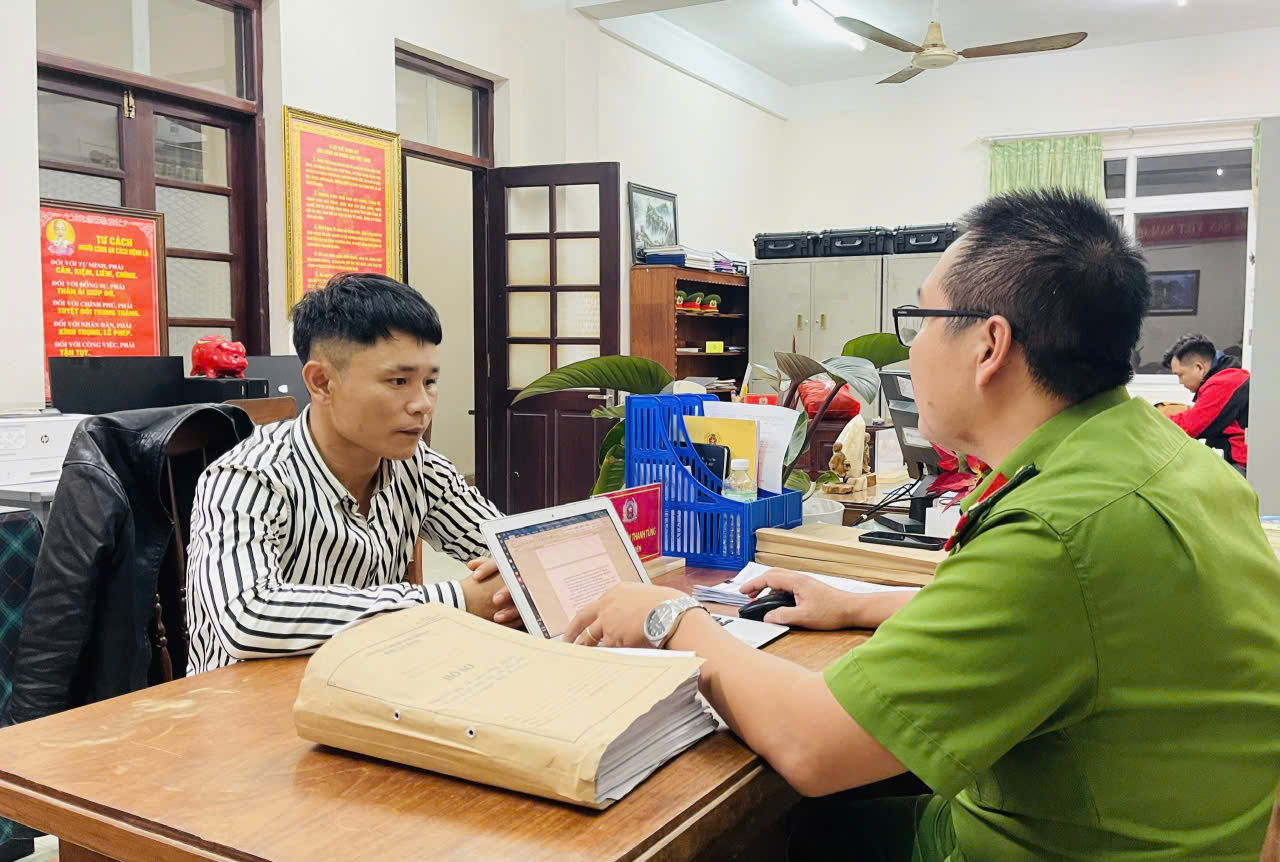 Bắt giữ thanh ni&ecirc;n cướp t&agrave;i sản của người b&aacute;n b&aacute;nh b&egrave;o ở Đắk Lắk - Ảnh 1.