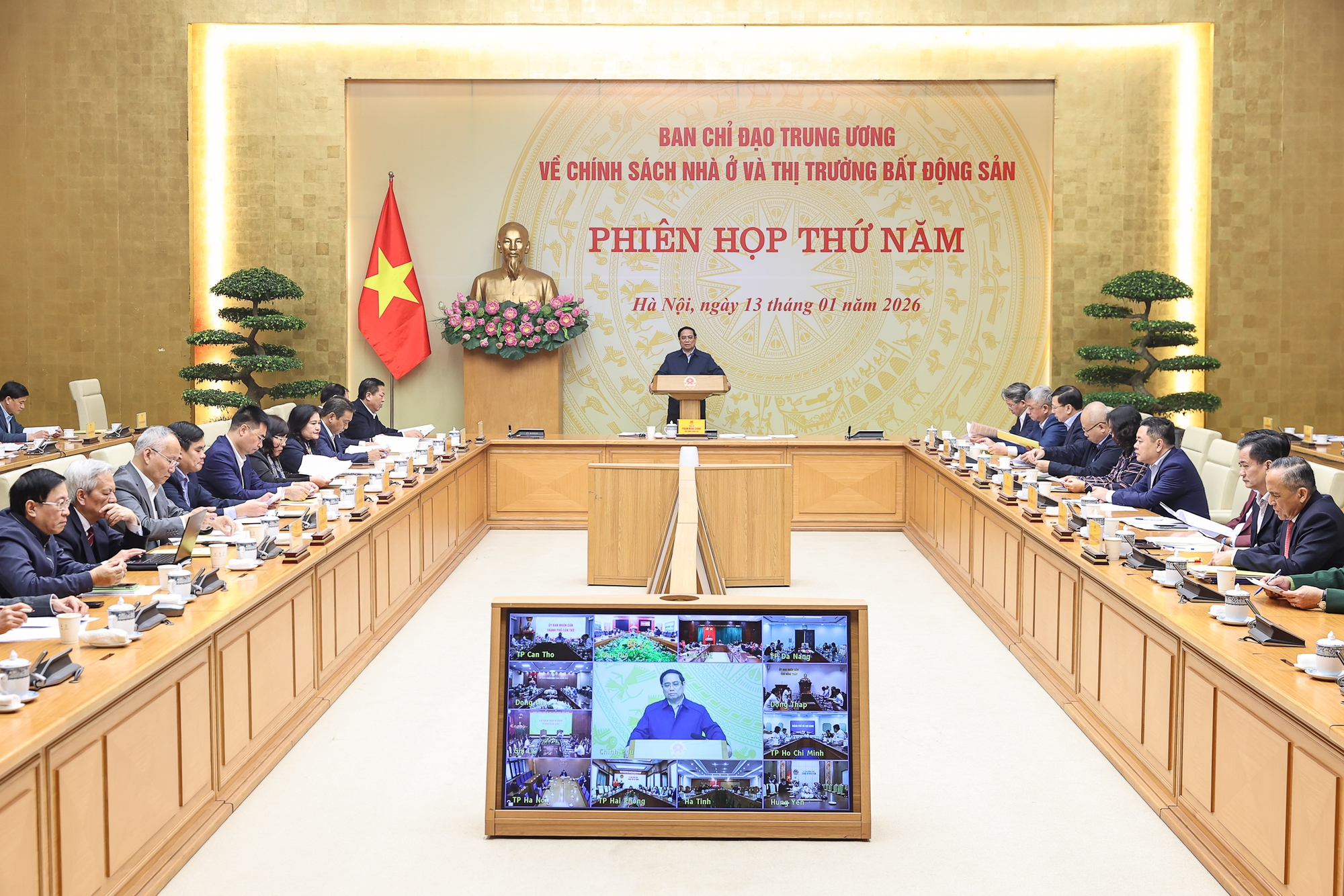 Thủ tướng chỉ đạo giảm giá nhà ở phù hợp với thu nhập người dân - Ảnh 1.