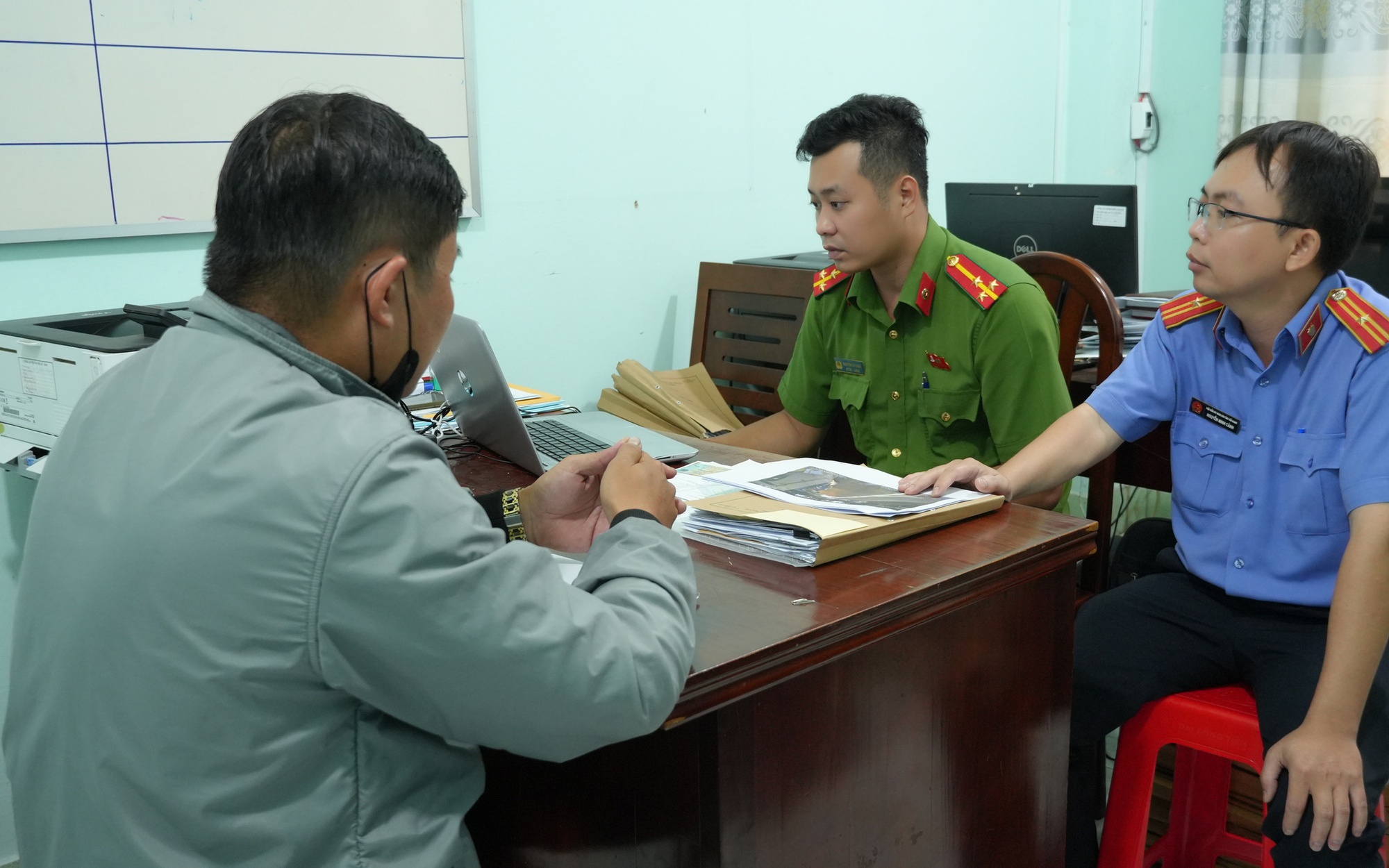 Vụ “chuyến xe bão táp” ở Đồng Tháp: Bắt tạm giam tài xế xe tải
