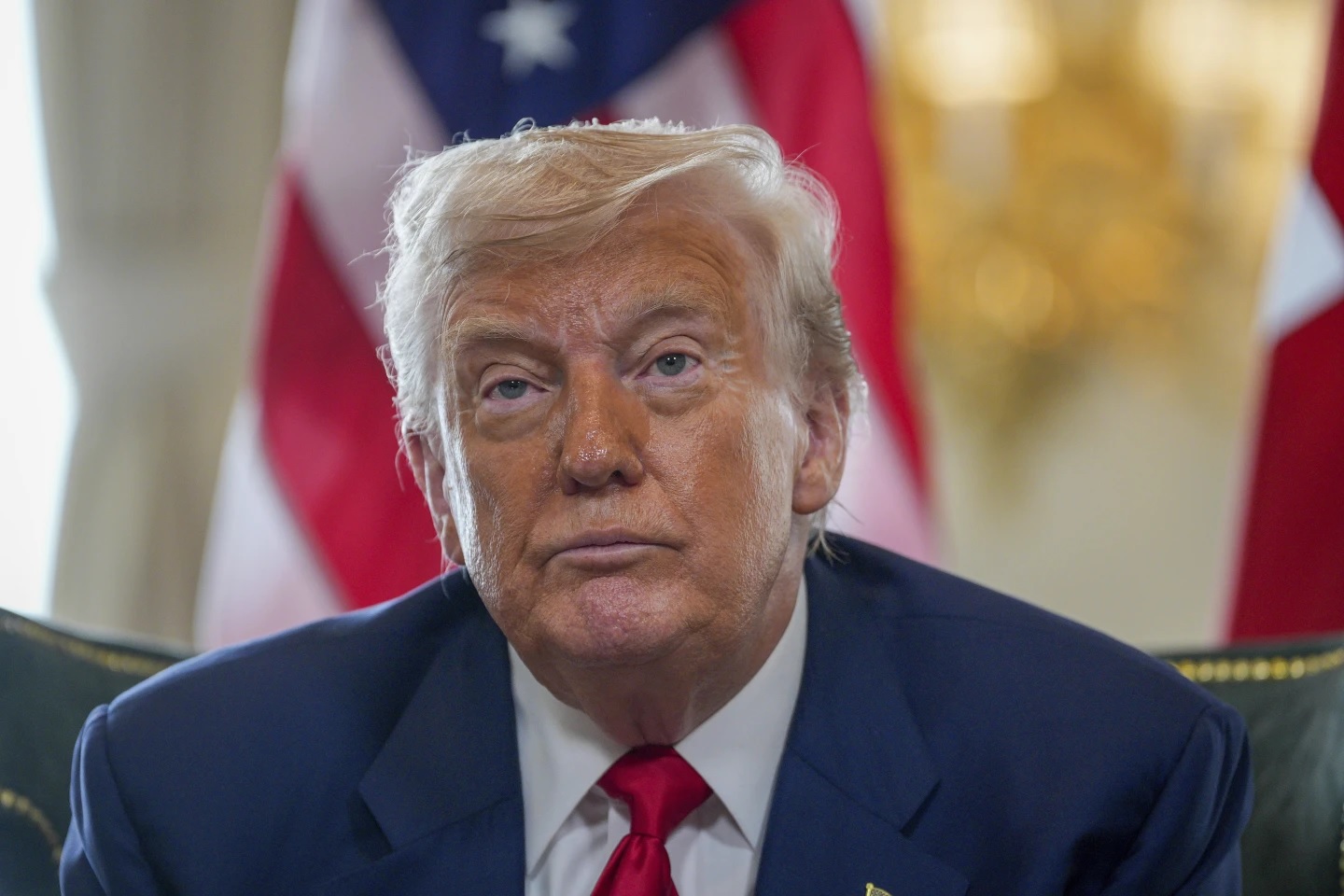 Tổng thống Donald Trump tuyên bố áp thuế 25% lên các nước giao dịch với Iran - Ảnh 1.