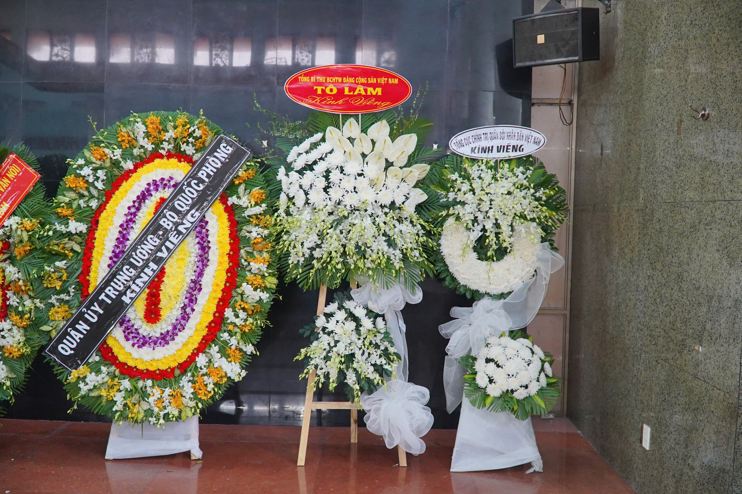 L&atilde;nh đạo, nguy&ecirc;n l&atilde;nh đạo Trung ương v&agrave; TPHCM đến viếng Đại tướng L&ecirc; Văn Dũng - Ảnh 3.