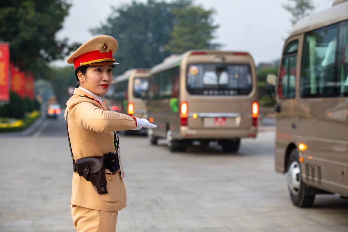 Diễn tập dẫn đoàn , xếp xe phục vụ Đại hội Đảng an toàn và hiệu quả - Ảnh 2.