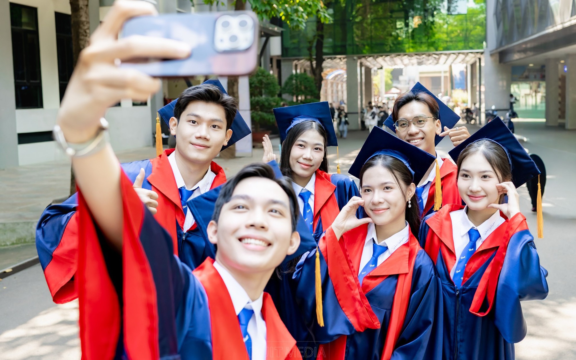 Một trường đại học có hơn 800 bài báo khoa học trong năm 2025