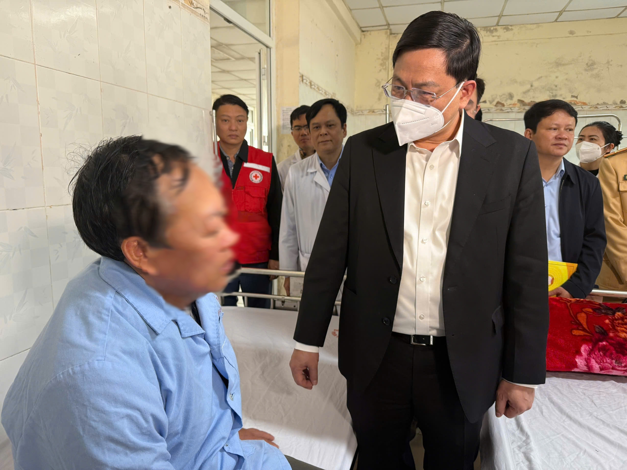 Nguy&ecirc;n nh&acirc;n xe kh&aacute;ch gặp nạn thảm khốc tr&ecirc;n cao tốc l&agrave;m 4 người chết - Ảnh 3.