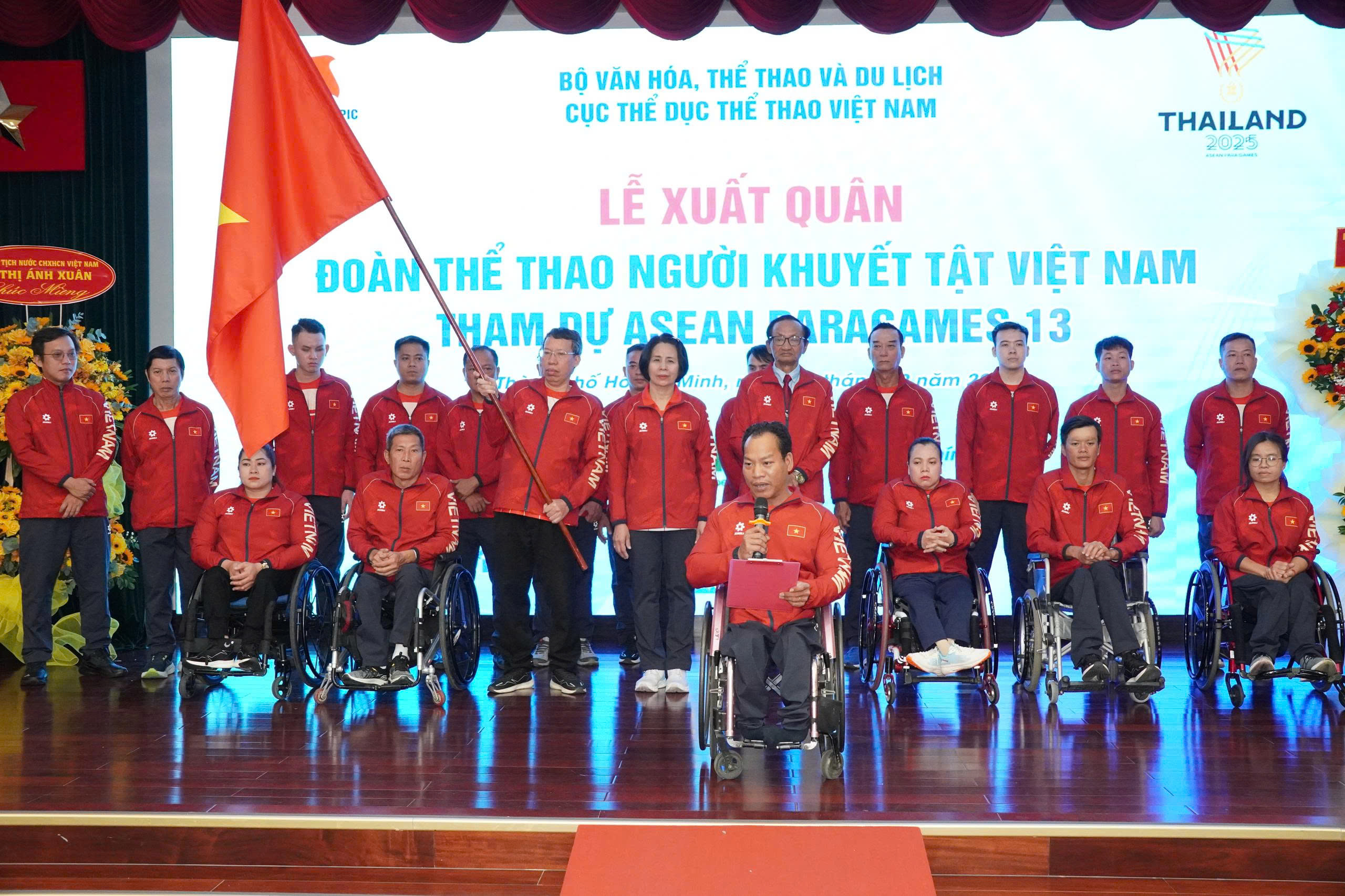 Đoàn TTNKT Việt Nam lên đường dự ASEAN Para Games 13 - Ảnh 1.