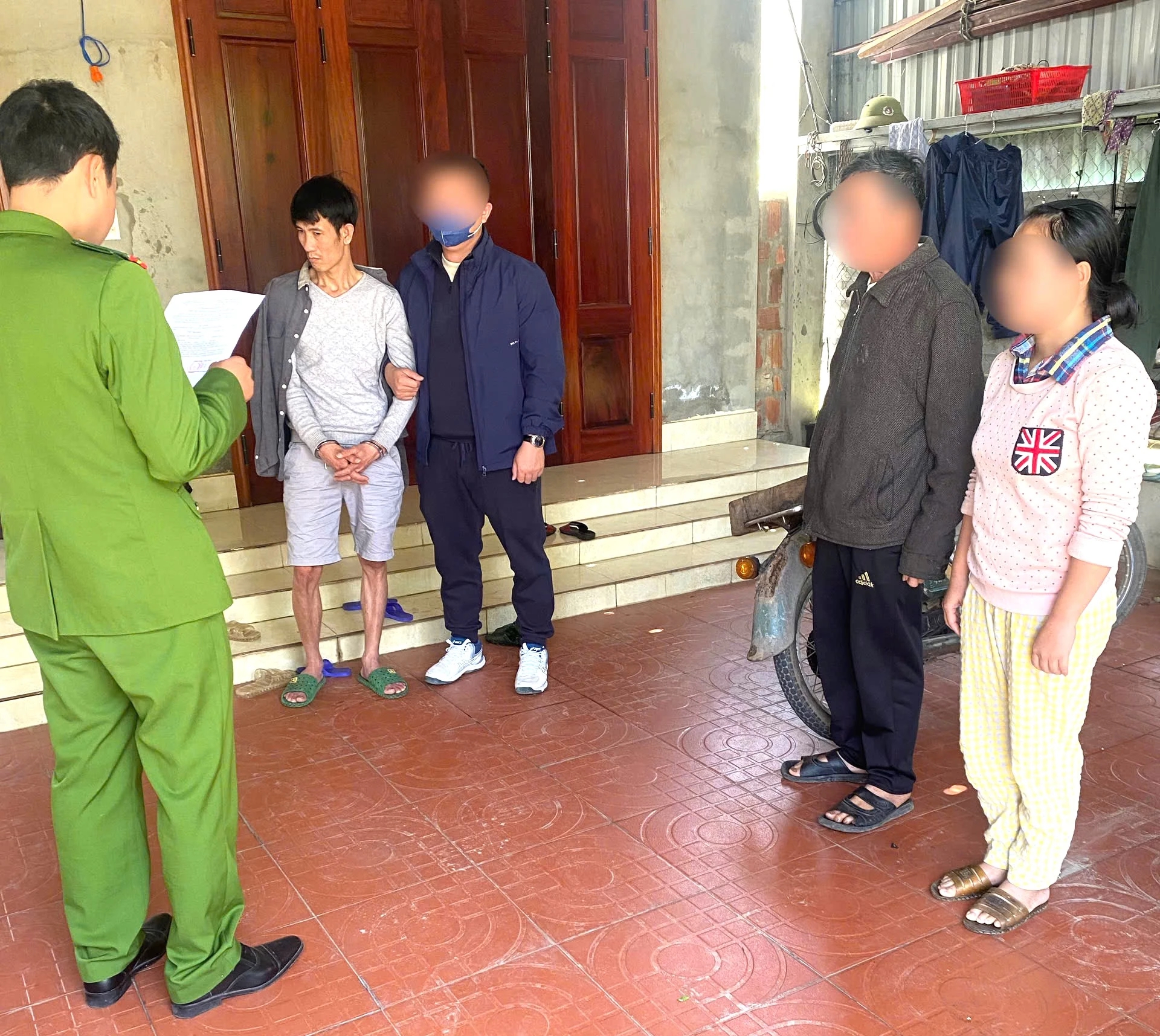 Quảng Trị: Phát hiện ổ cất giấu ma túy, bắt giữ 2 nghi phạm - Ảnh 3.