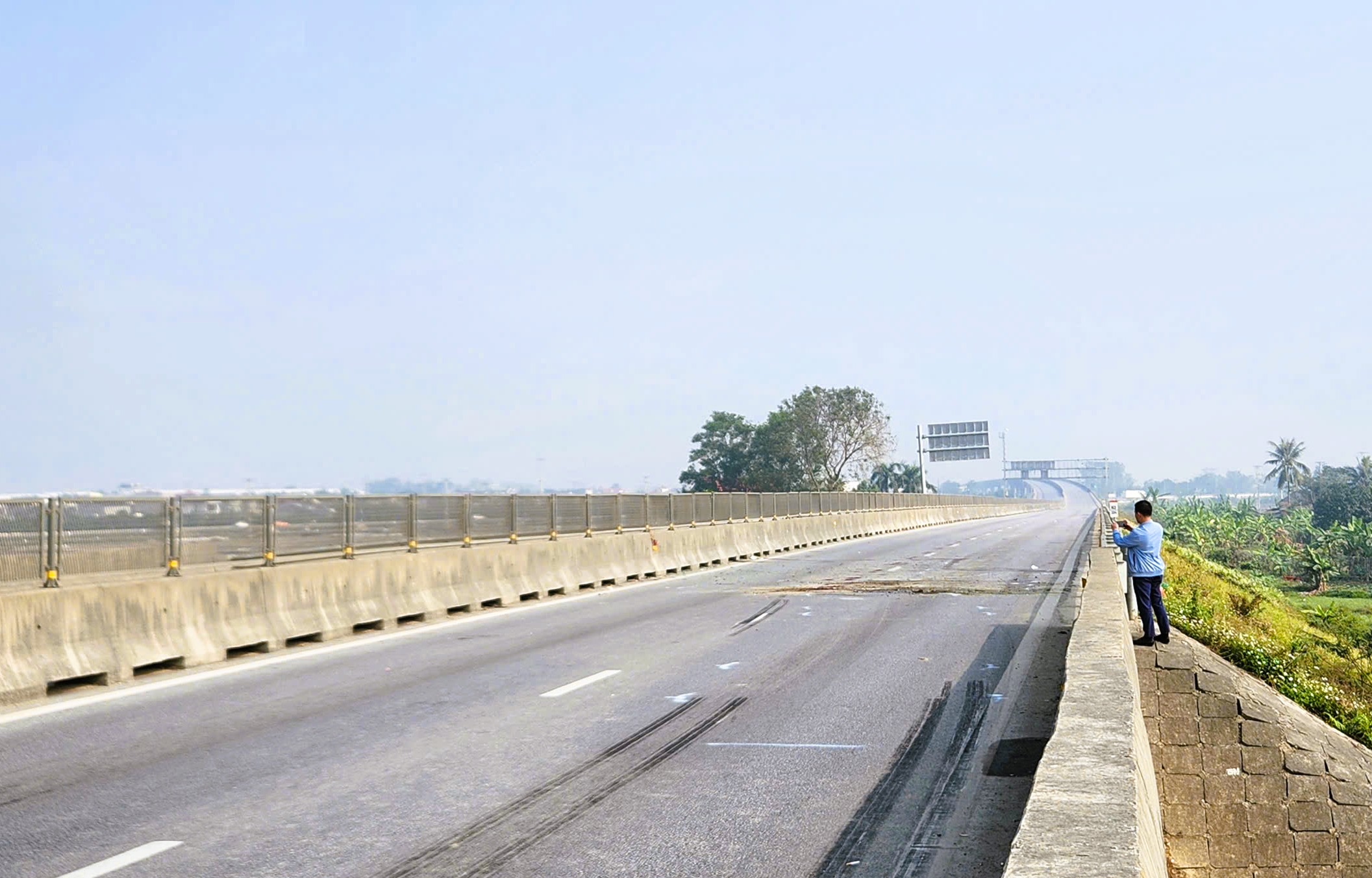 Khởi tố vụ tai nạn thảm trên cao tốc khốc 4 người chết, 5 người bị thương - Ảnh 2.