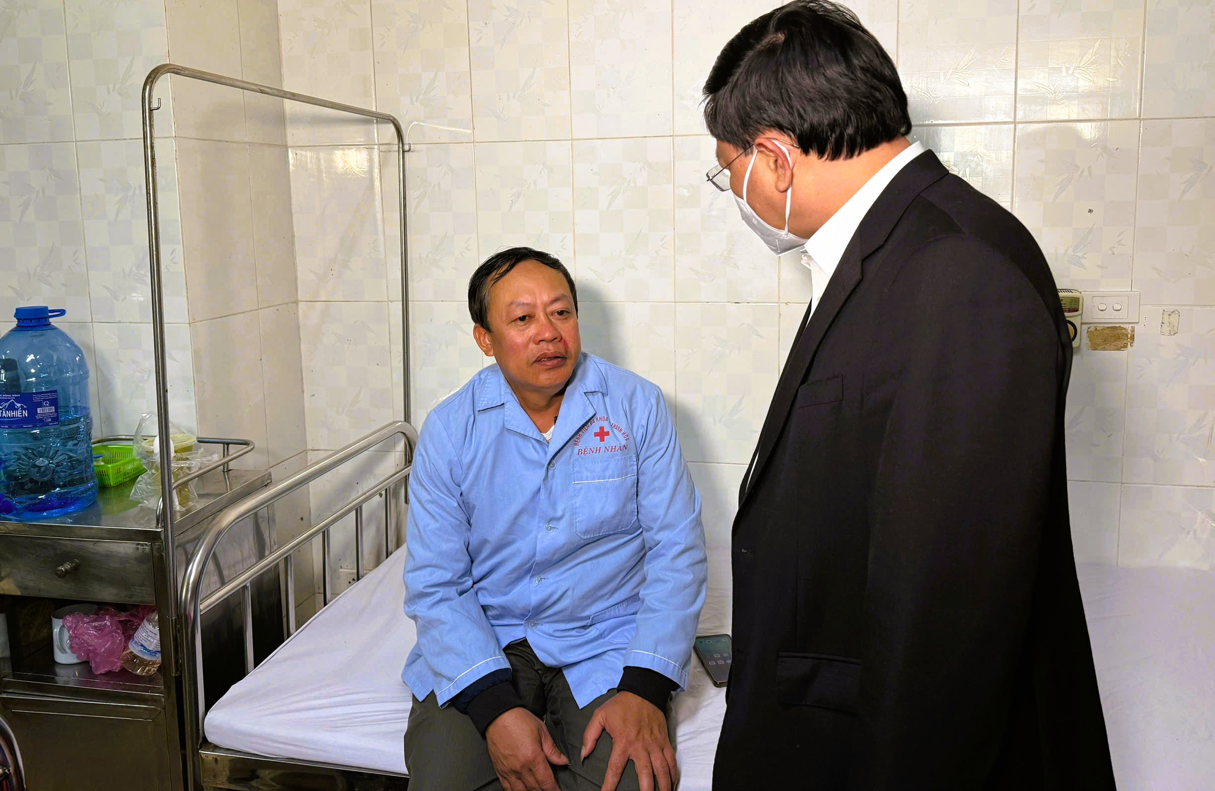 Bắt giam tài xế xe khách vụ tai nạn thảm khốc trên cao tốc làm 4 người chết, 5 người bị thương - Ảnh 3.
