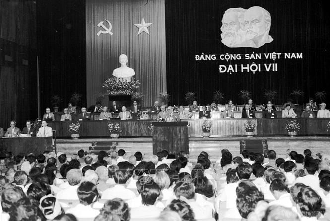 Đại hội lần thứ VII của Đảng: Tiếp tục công cuộc đổi mới đưa đất nước tiến lên theo con đường xã hội chủ nghĩa - Ảnh 1.