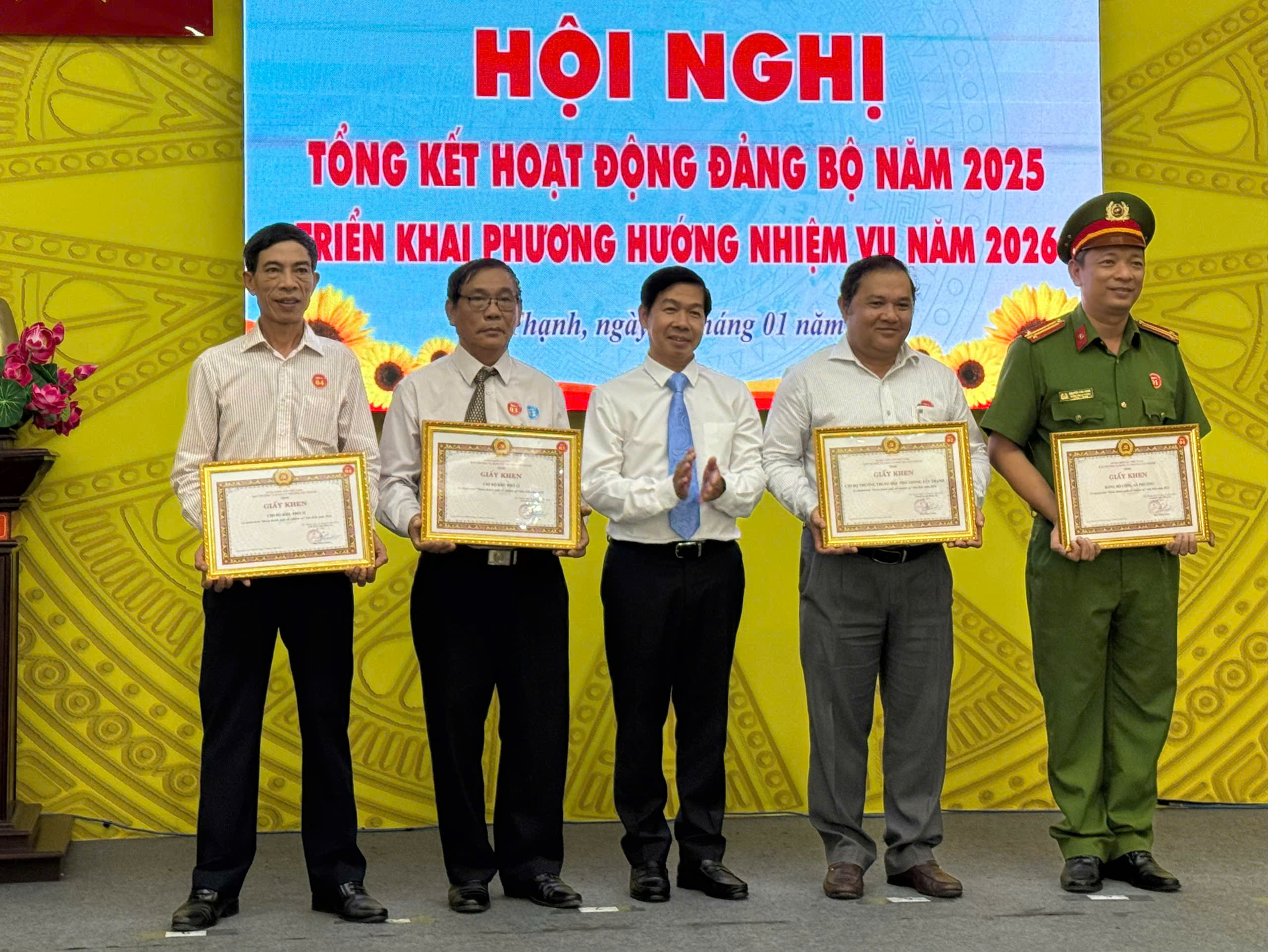 Phường Tây Thạnh, TP HCM: Thu ngân sách đạt 365% dự toán năm 2025 - Ảnh 3.