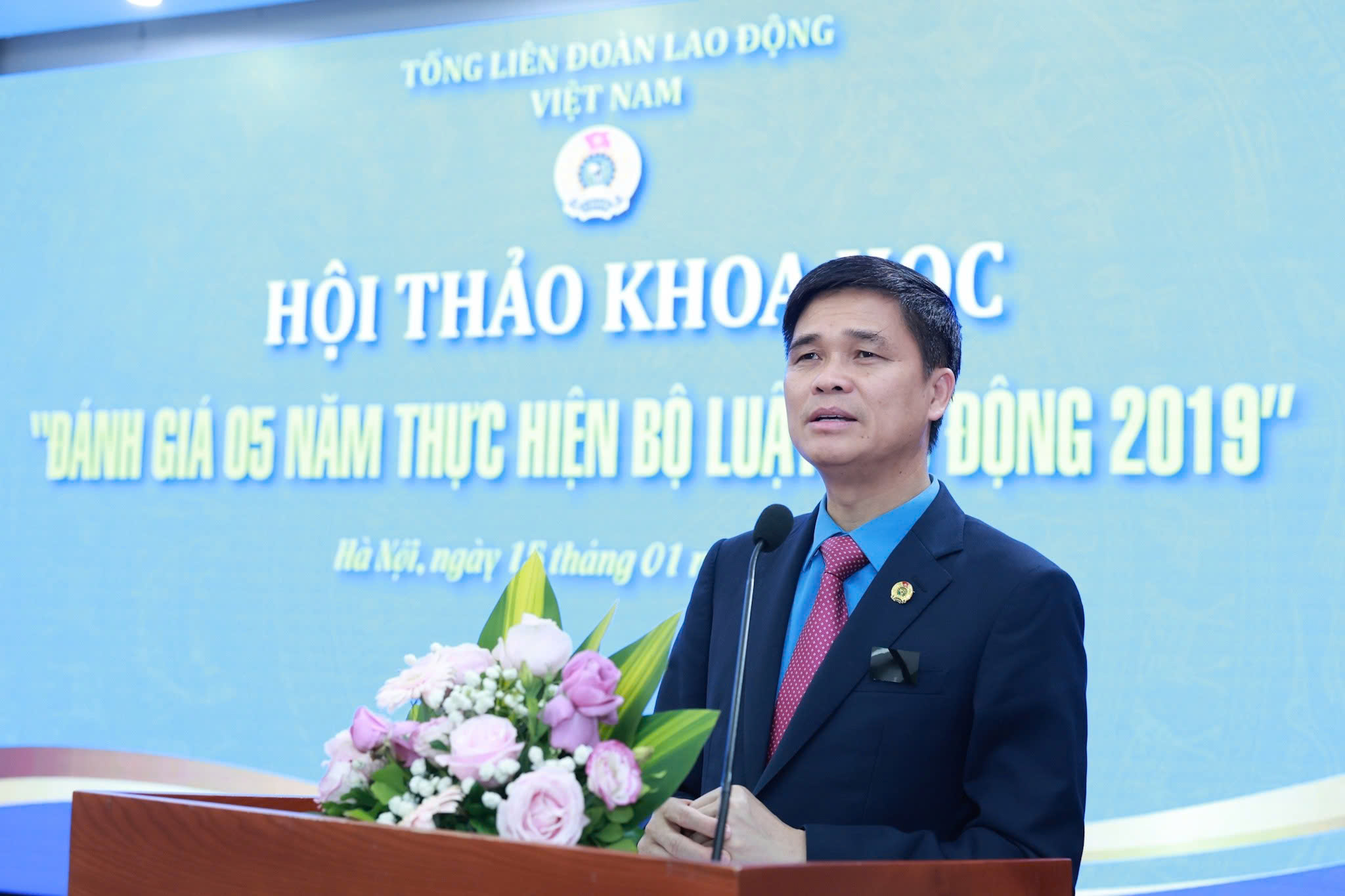 Đề xuất nghiên cứu giảm thời giờ làm việc bình thường xuống 44 giờ/tuần - Ảnh 1.