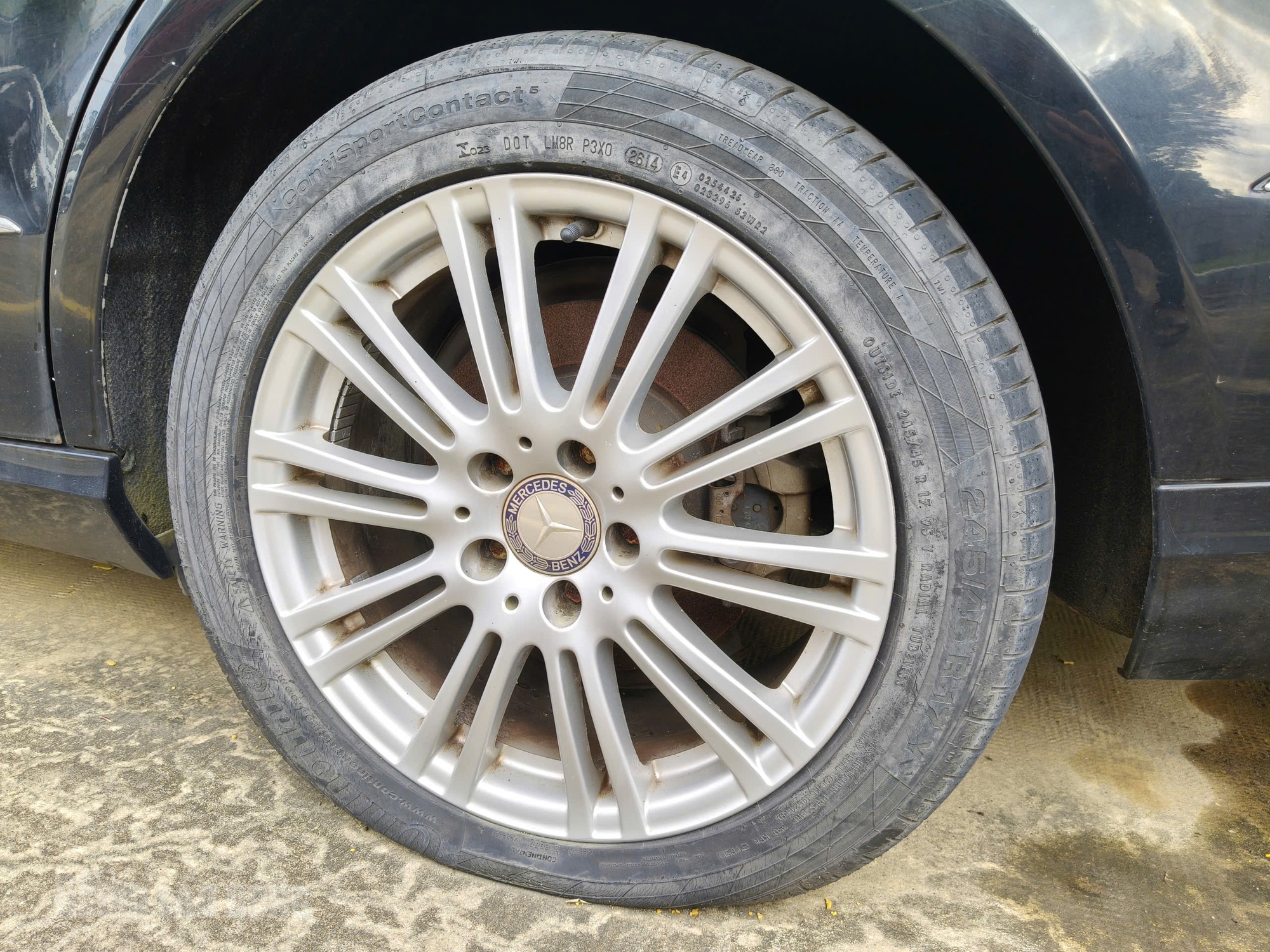 Cận cảnh xe c&ocirc;ng Mercedes - Benz E300 thanh l&yacute; ở Đ&agrave; Nẵng , gi&aacute; chỉ 282 triệu đồng - Ảnh 3.