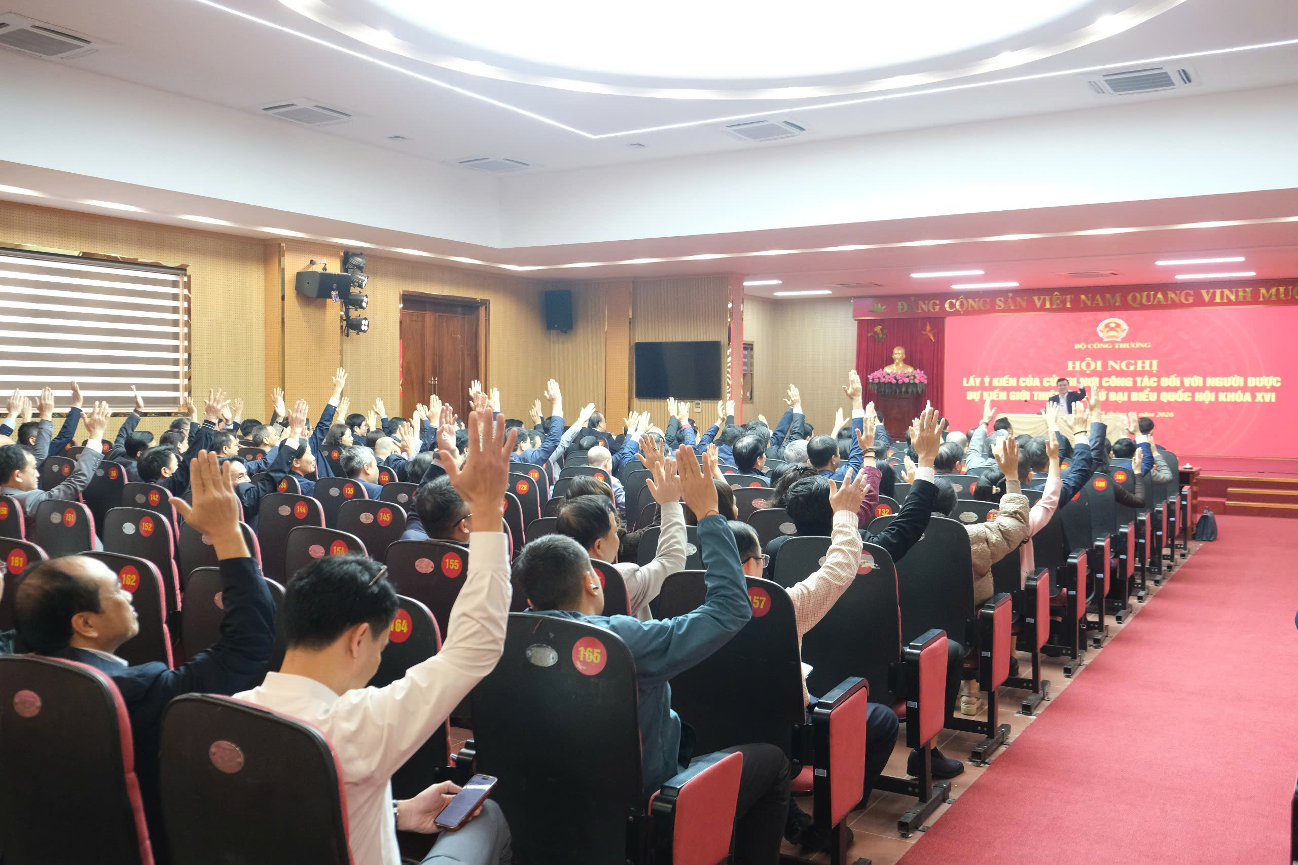Quyền Bộ trưởng Bộ Công Thương Lê Mạnh Hùng ứng cử đại biểu Quốc hội khóa XVI - Ảnh 2.