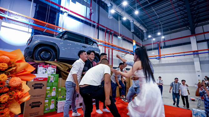 Ấm l&ograve;ng với nhiều ph&uacute;c lợi cuối năm - Ảnh 1.