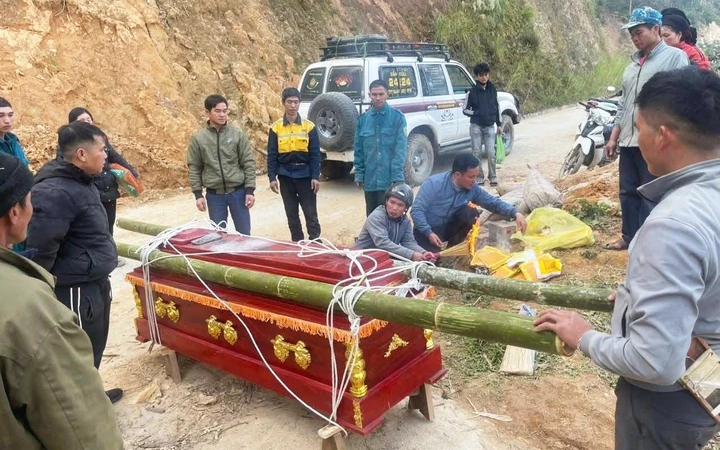 Xôn xao vụ vận chuyển thi thể 2 nạn nhân tai nạn giao thông, thu 119 triệu đồng