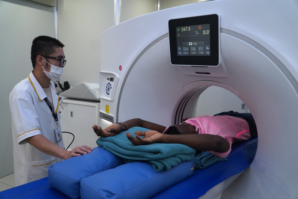Cơ sở y tế tư nhân đầu tiên ở Quảng Ngãi đủ điều kiện khám bệnh cho người nước ngoài - Ảnh 1.