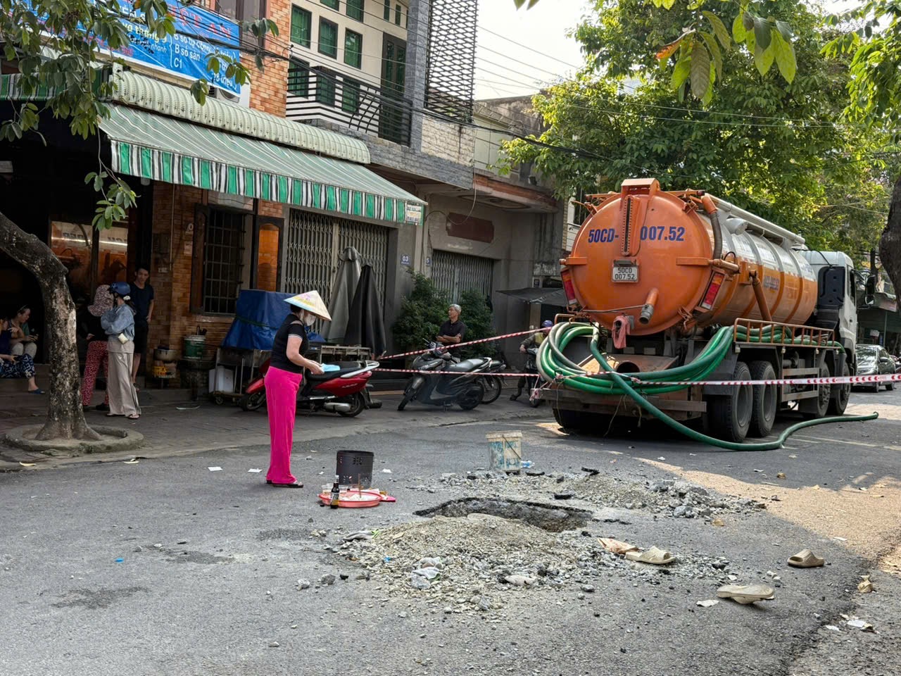 Thương tâm: Hai người tử vong dưới hố ga tại phường Phú Mỹ , TPHCM - Ảnh 3.