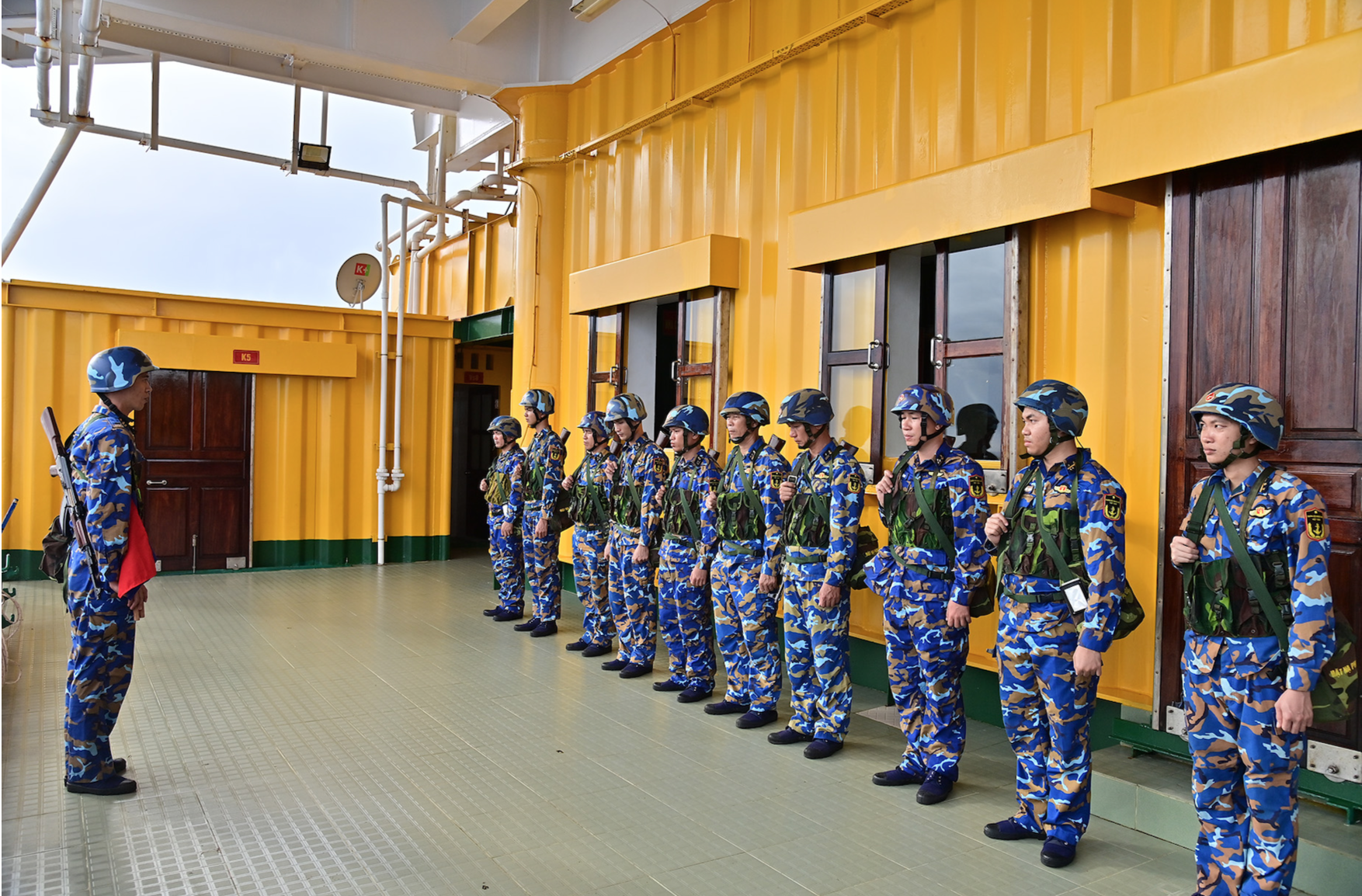 Giữa trùng khơi, nhà giàn DK1 hướng về Đại hội XIV của Đảng - Ảnh 2.