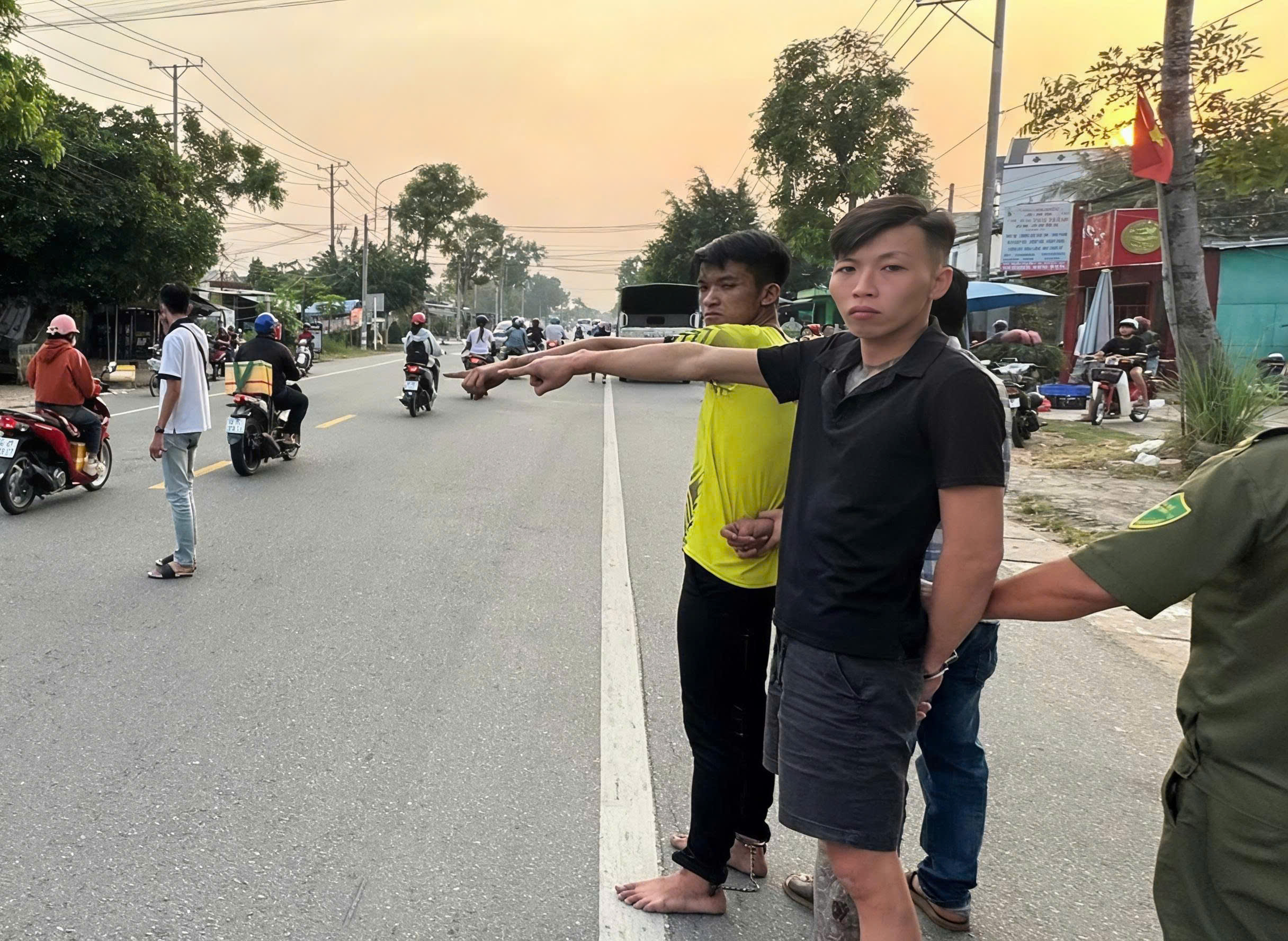 Bắt giữ 2 đối tượng cướp giật làm 1 người tử vong trên đường từ miền Tây về TPHCM - Ảnh 2.