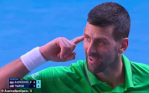 Djokovic lại thành tâm điểm, đối đầu cổ động viên Úc