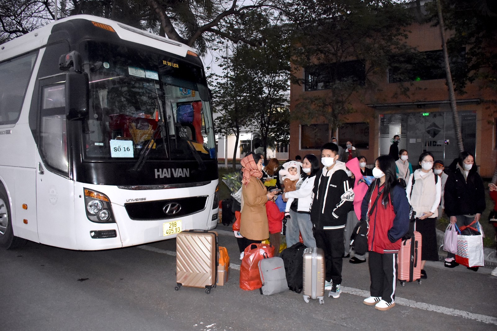 Báo in ngày 17-1: “Ma trận” pháo online: Coi chừng mua nhầm hàng cấm - Ảnh 3.