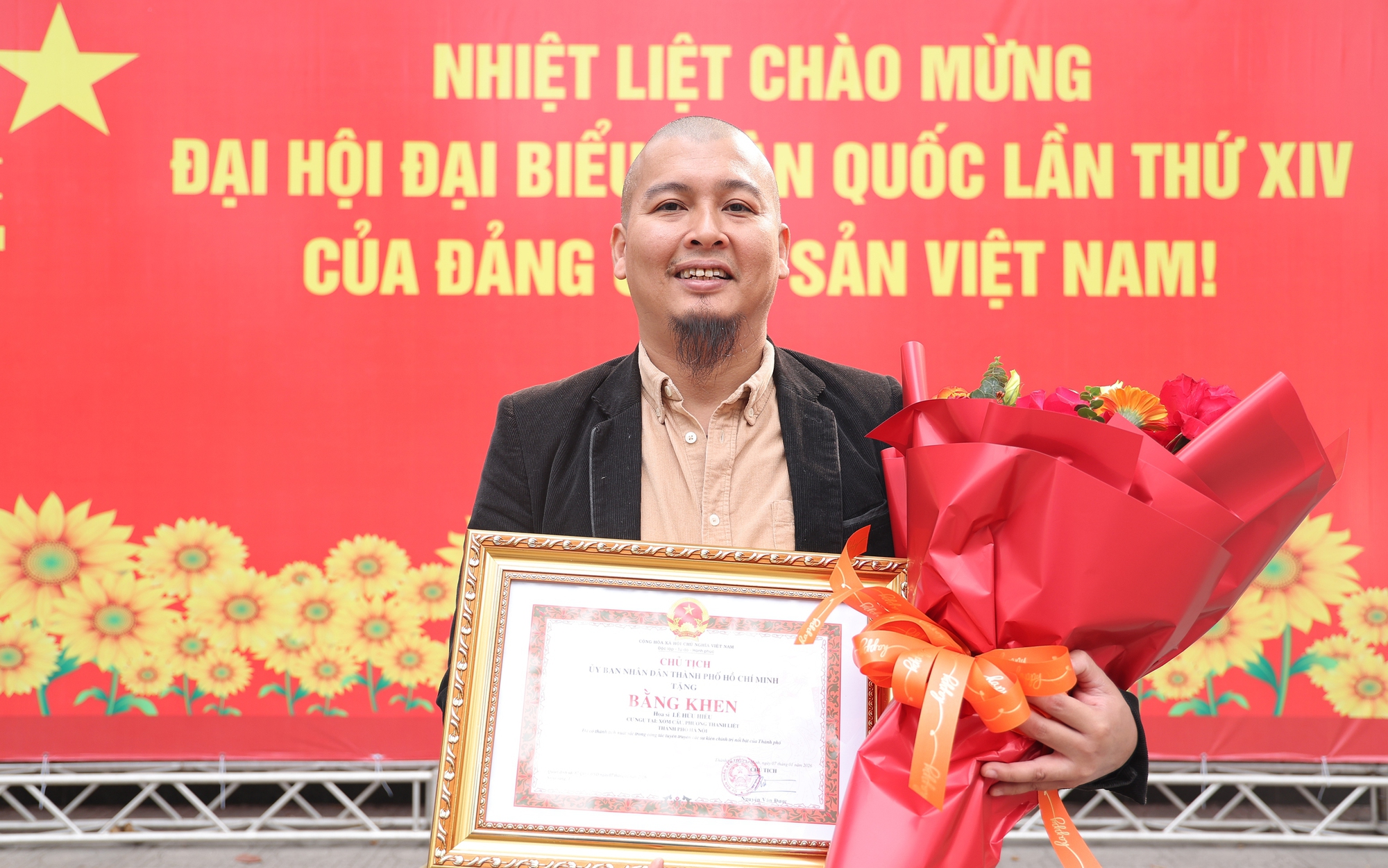 Hoạ sĩ Lê Hữu Hiếu chia sẻ vinh dự được nhận Bằng khen của TPHCM