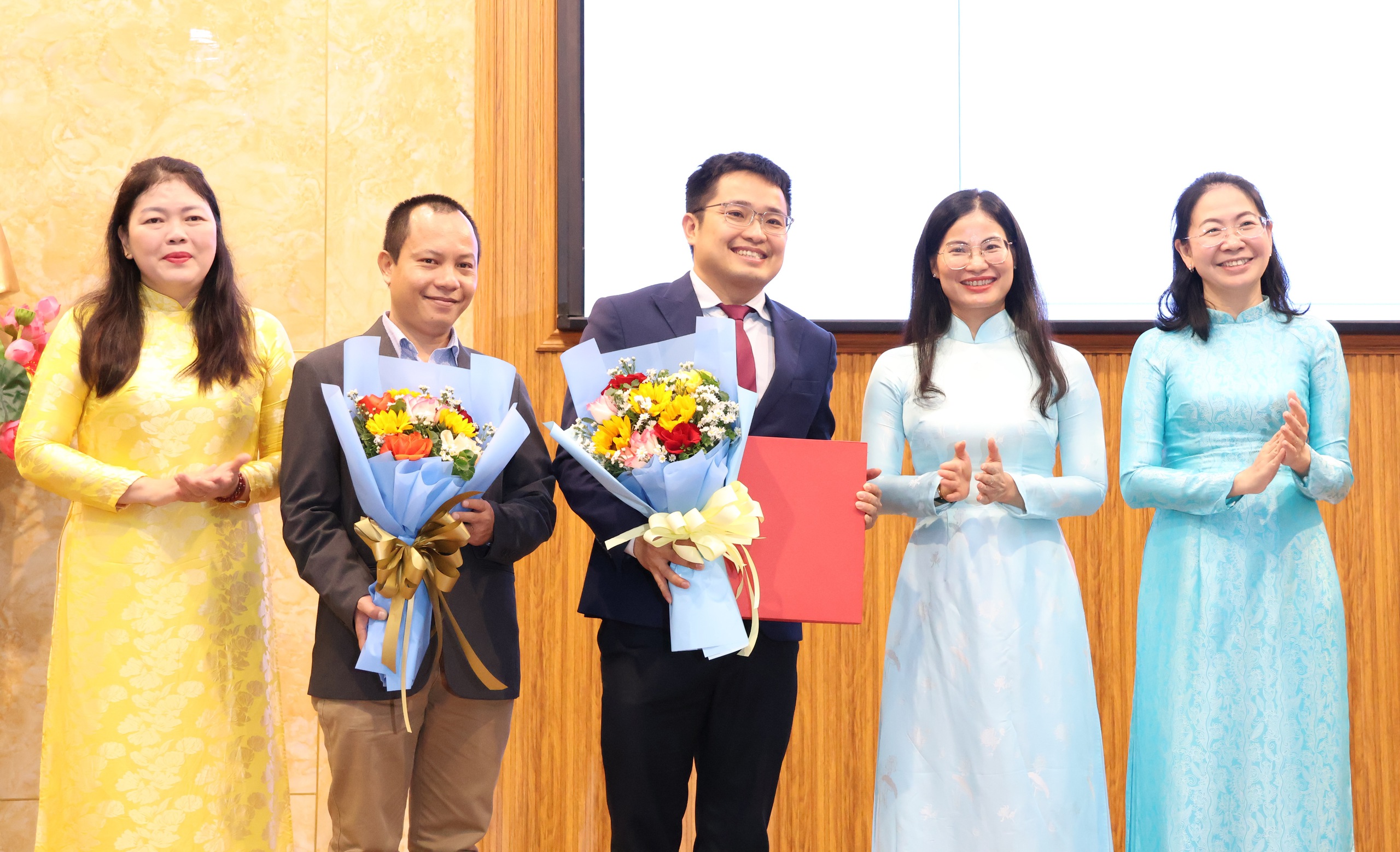 TPHCM: Đảng bộ phường Đức Nhuận ho&agrave;n th&agrave;nh xuất sắc nhiệm vụ năm 2025 - Ảnh 3.