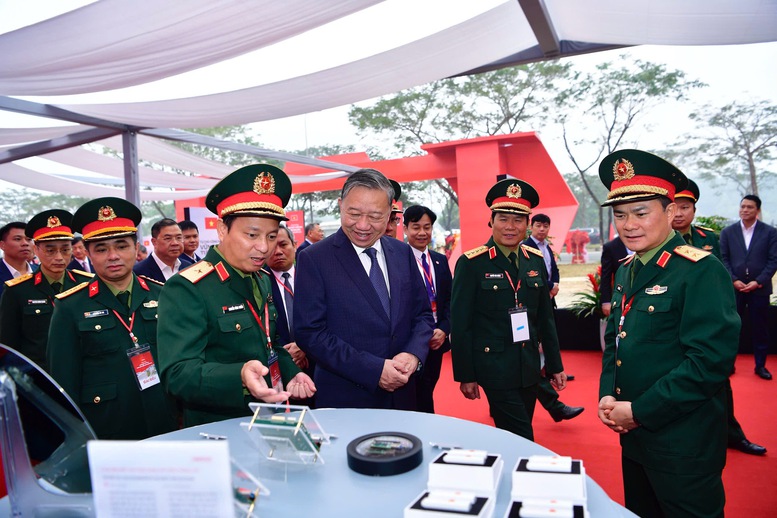 Tổng Bí thư, Thủ tướng dự lễ khởi công nhà máy chế tạo chip bán dẫn đầu tiên tại Việt Nam - Ảnh 2.