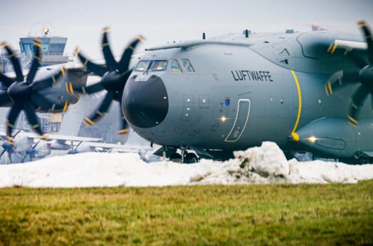 Những binh sĩ NATO đầu ti&ecirc;n đặt ch&acirc;n l&ecirc;n Greenland - Ảnh 3.
