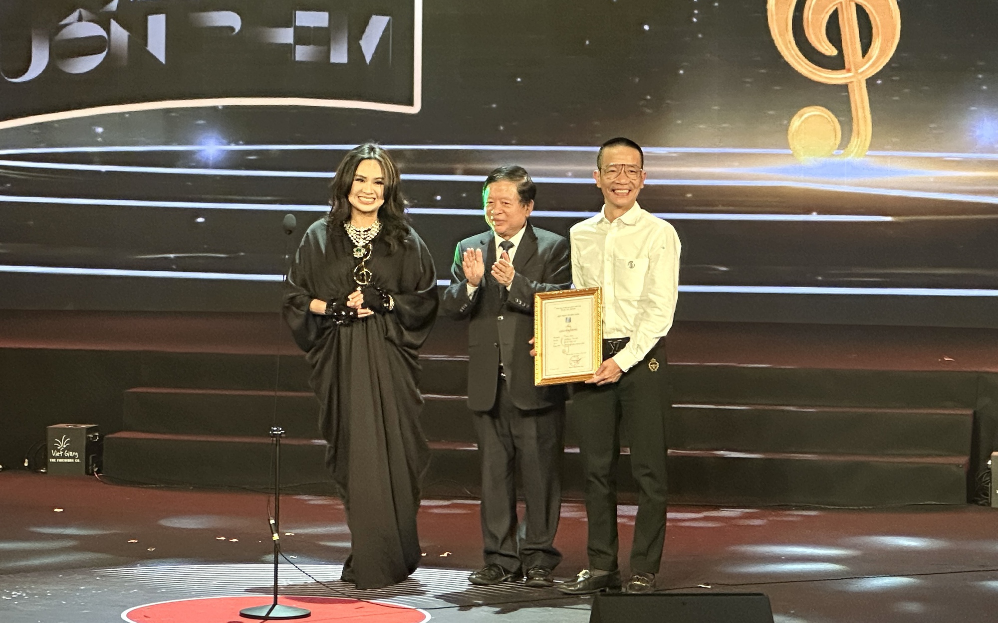 Trao Giải thưởng Âm nhạc Việt Nam 2025: Có tên "Tổ quốc trong tim" và Soobin Hoàng Sơn