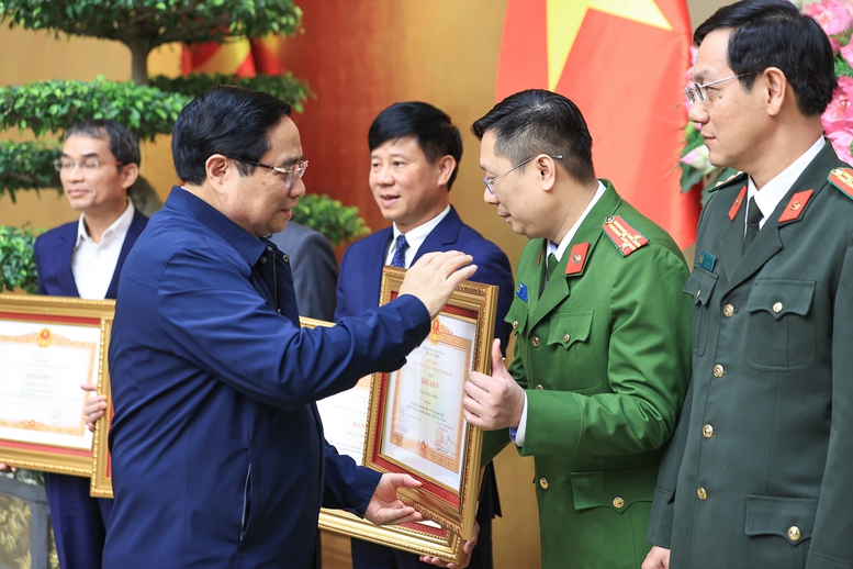 Chiến dịch Quang Trung: Thủ tướng khẳng định chiến thắng gi&ograve;n gi&atilde; trong x&acirc;y dựng nh&agrave; ở - Ảnh 3.