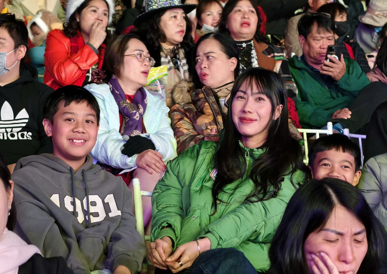 Đà Lạt rộn ràng khai hội mai anh đào - Ảnh 7.
