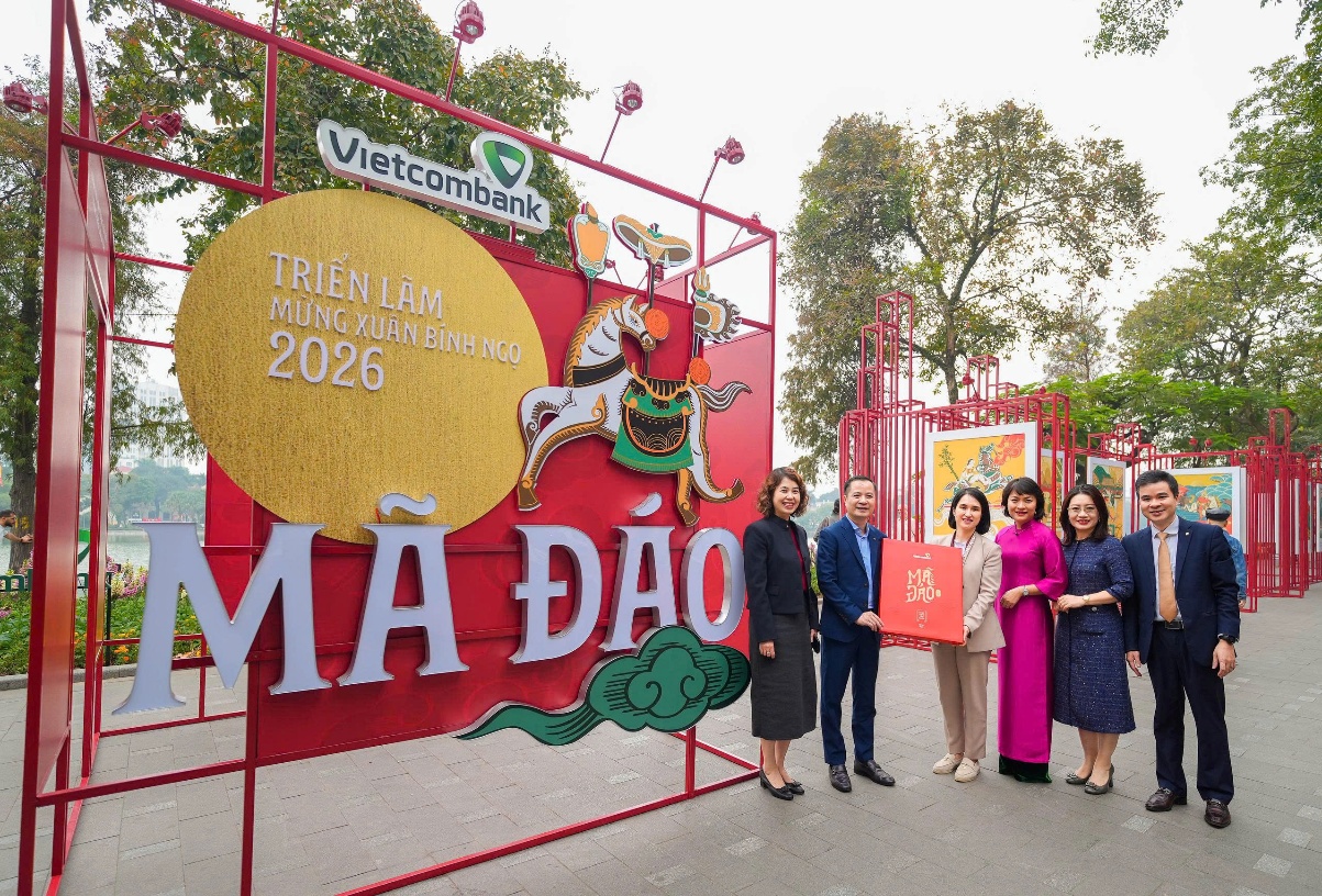 Vietcombank phối hợp với UBND phường Ho&agrave;n Kiếm triển l&atilde;m tranh &ldquo;M&atilde; Đ&aacute;o&rdquo; - Ảnh 1.