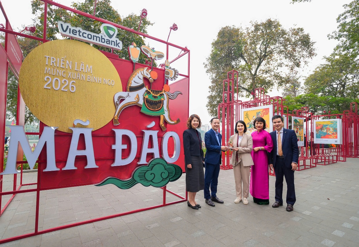 Vietcombank phối hợp với UBND phường Ho&agrave;n Kiếm triển l&atilde;m tranh &ldquo;M&atilde; Đ&aacute;o&rdquo; - Ảnh 2.